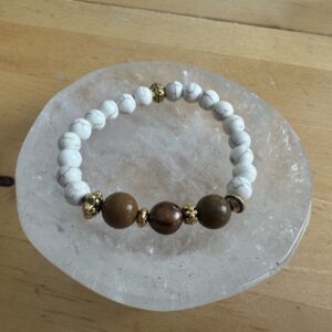 Howlite, Petrified Wood and Freshwater Pearl Bracelet