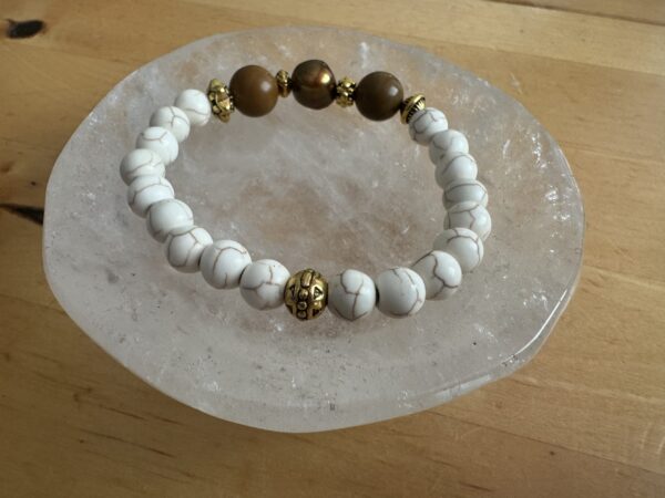 Howlite, Petrified Wood and Freshwater Pearl Bracelet - Image 3