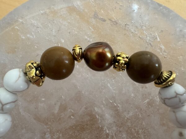 Howlite, Petrified Wood and Freshwater Pearl Bracelet - Image 4
